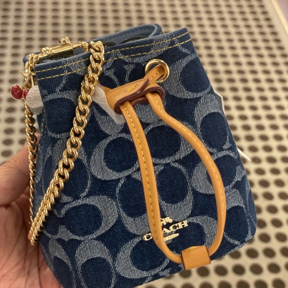 Coach CZ031 Drawstring Wristlet In Signature Denim - Picture 1 of 7